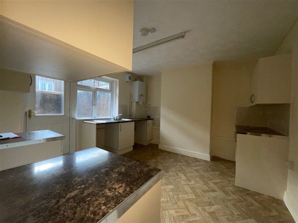 Property photo 3 of 8 Kitchen