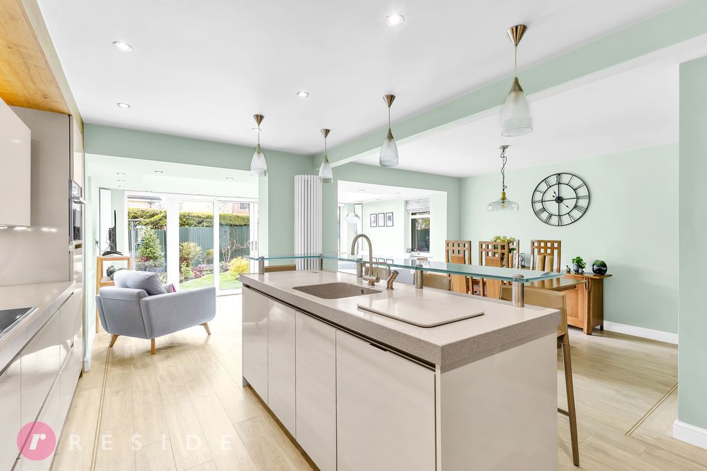 Property photo 2 of 28 Breakfast Kitchen