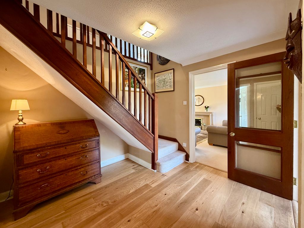 Property photo 3 of 25 Entrance Hall