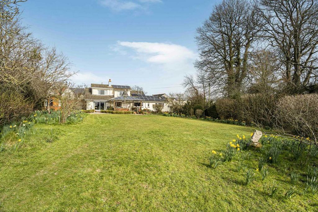 Property photo 2 of 32