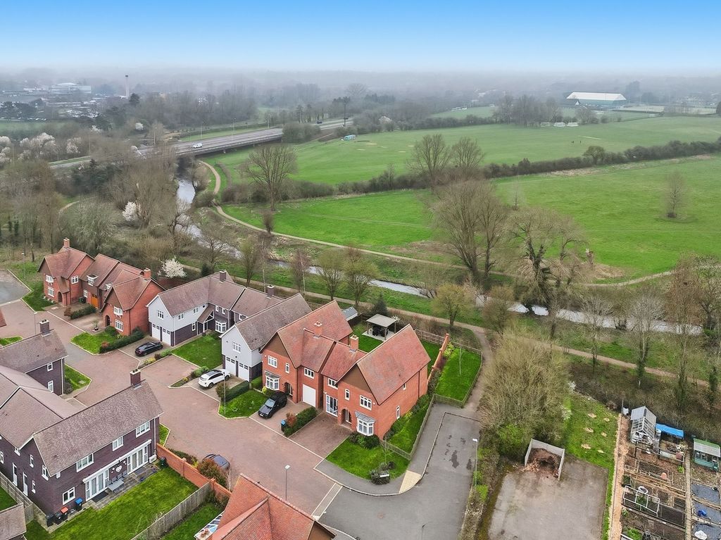 Property photo 2 of 26 River And Parkland To Rear