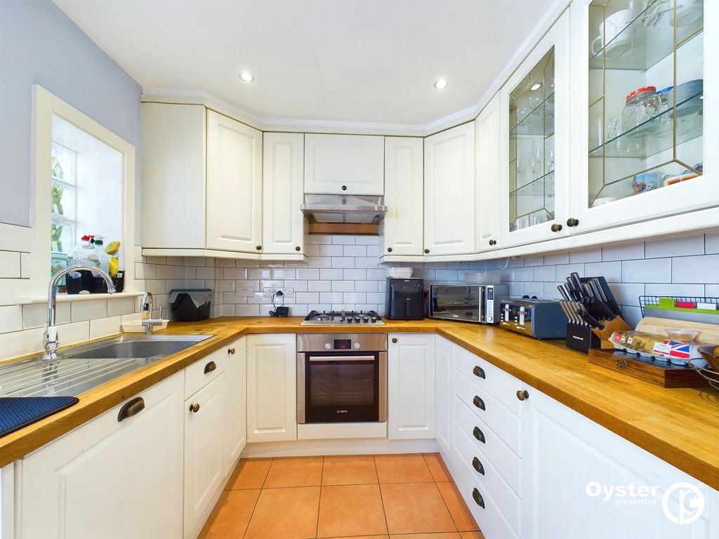 Property photo 3 of 15 Kitchen