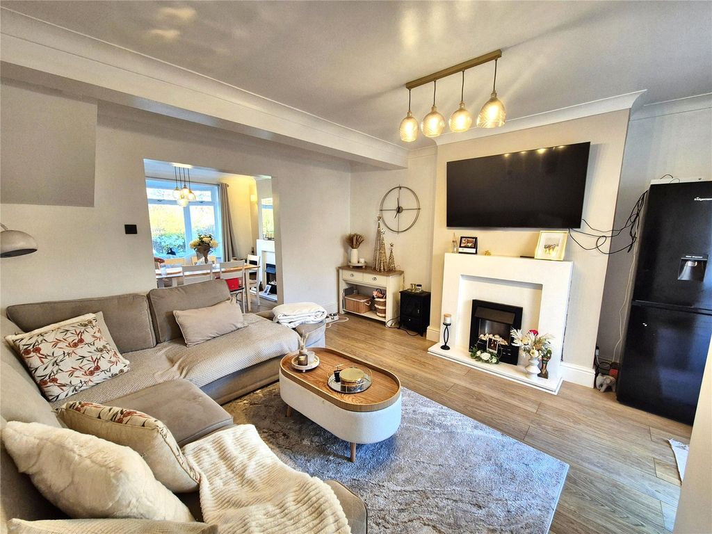 Property photo 3 of 18 Living Room