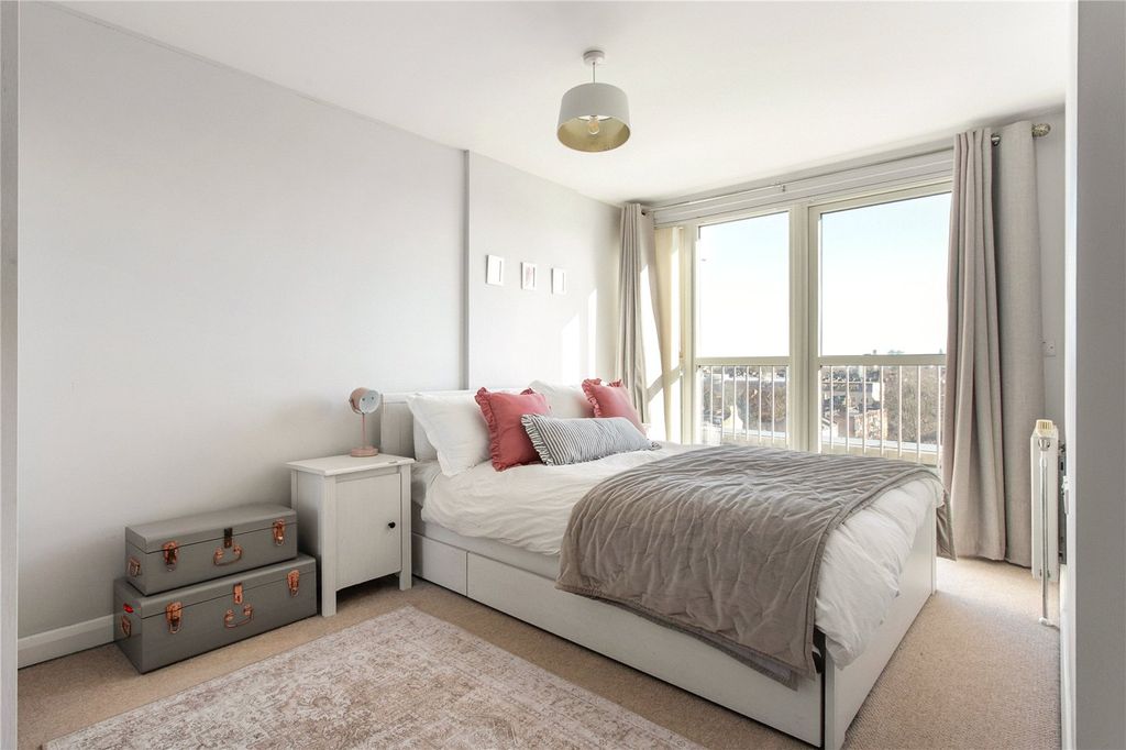 Property photo 3 of 13 Picture No. 15