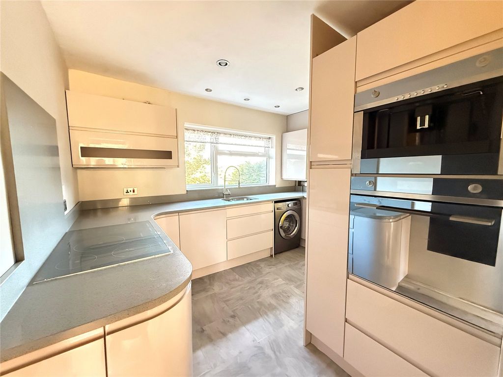 Property photo 2 of 15 Picture No. 27