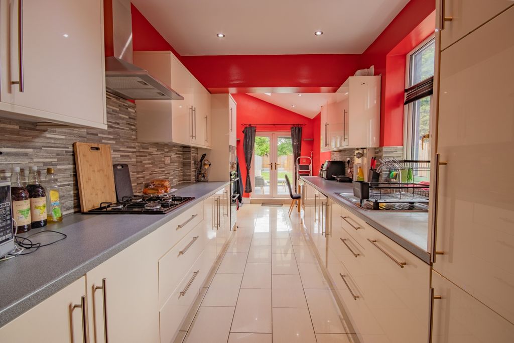 Property photo 3 of 14 Kitchen