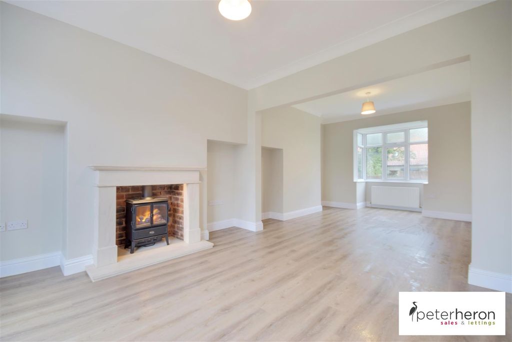 Property photo 3 of 15 Living Room
