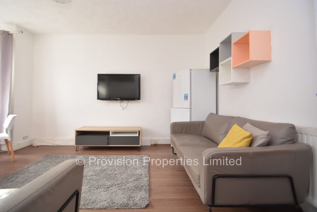 Property photo 3 of 16 Photo