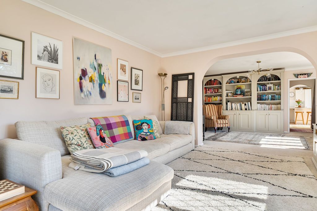 Property photo 2 of 26