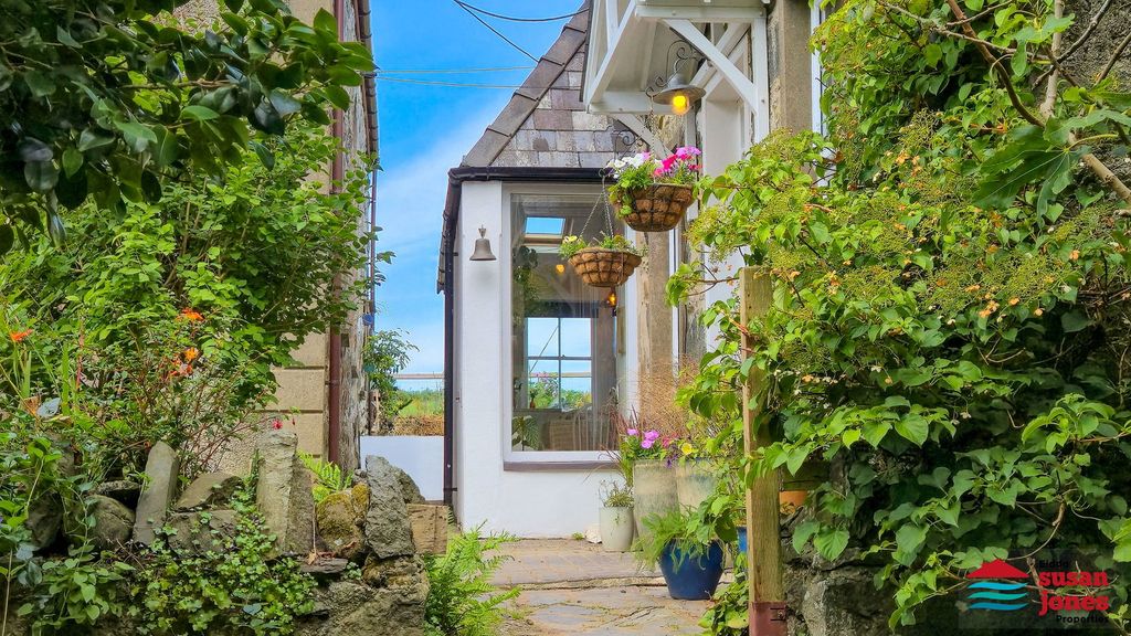 Property photo 2 of 35
