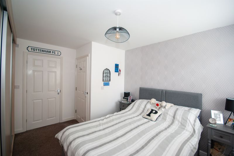 Property photo 3 of 12 Bed 1