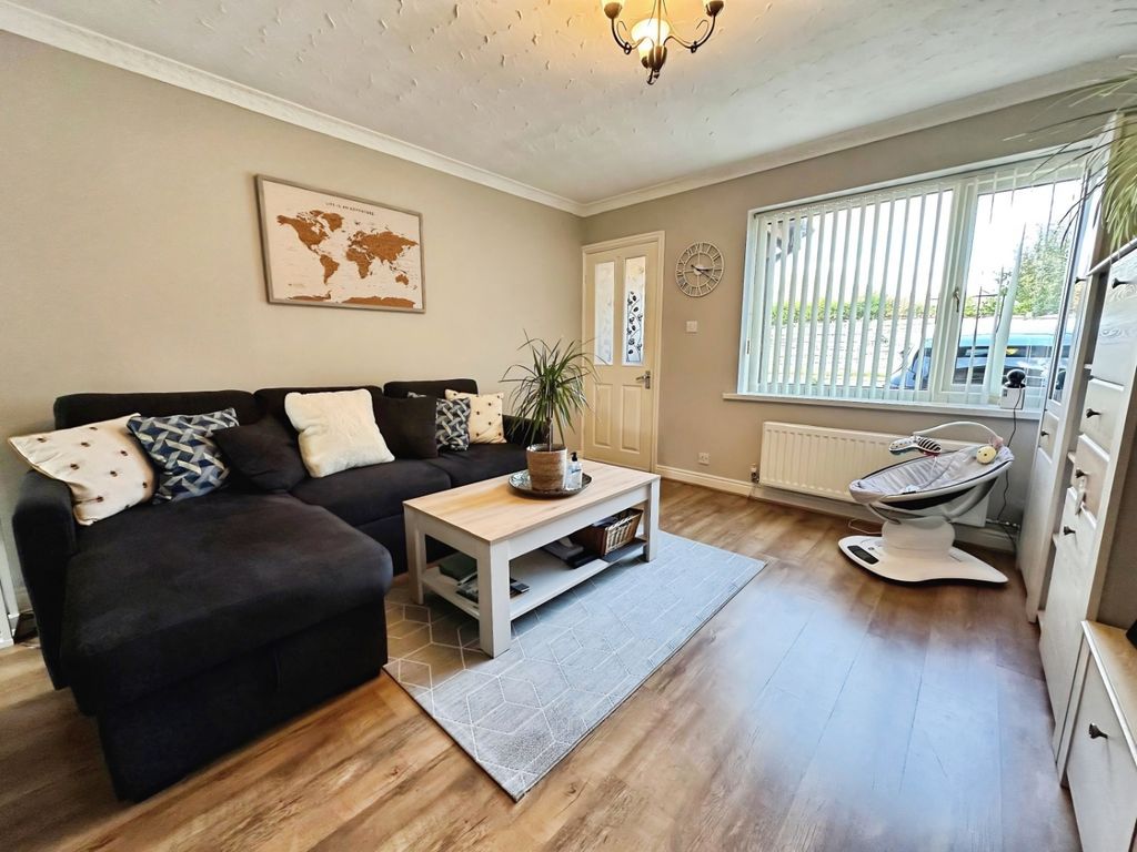 Property photo 3 of 14 Pbox-Living_Room-341762.Jpeg