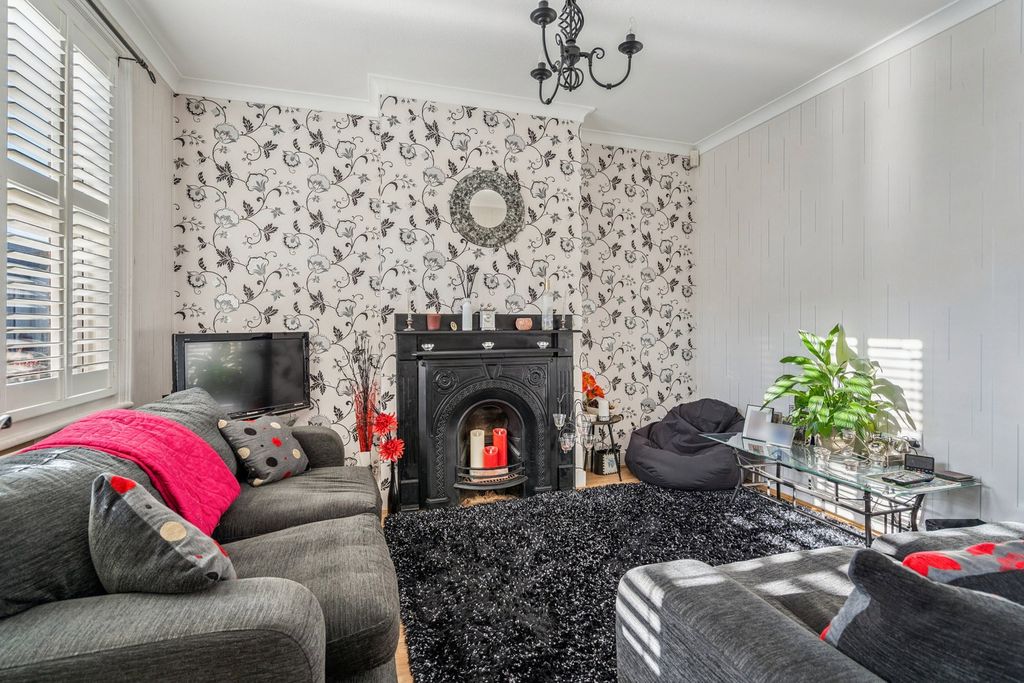 Property photo 2 of 23