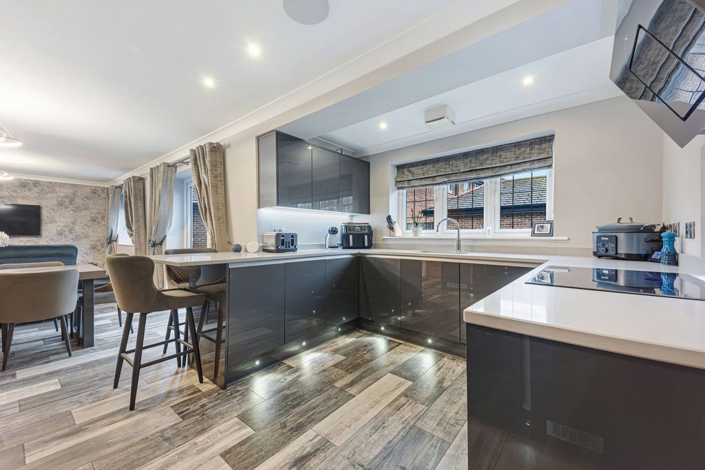 Property photo 3 of 42