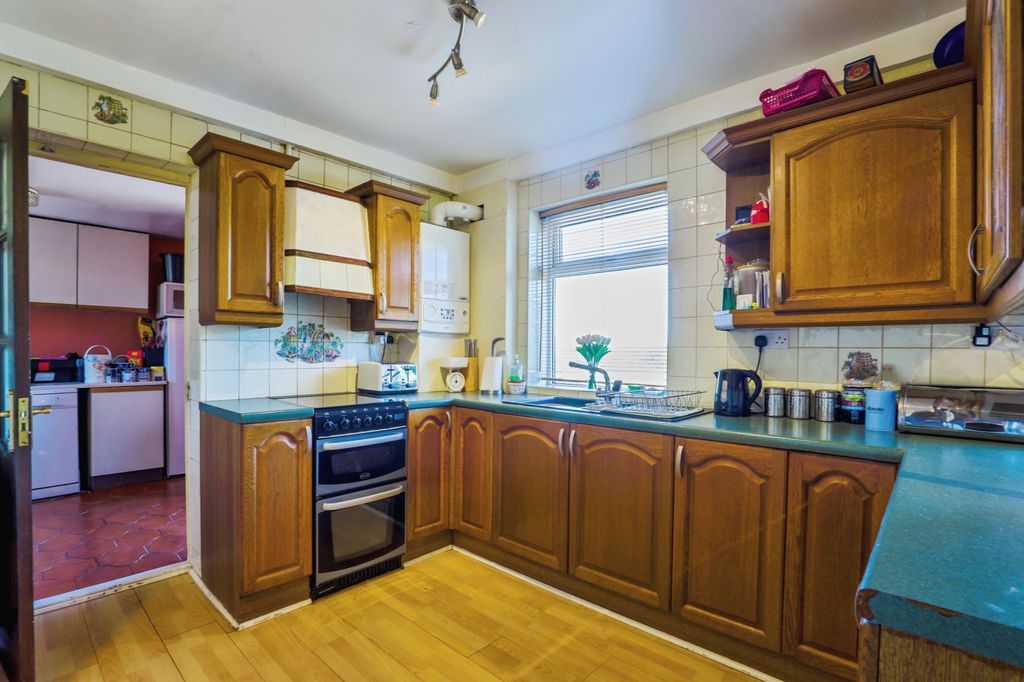 Property photo 2 of 20 Kitchen