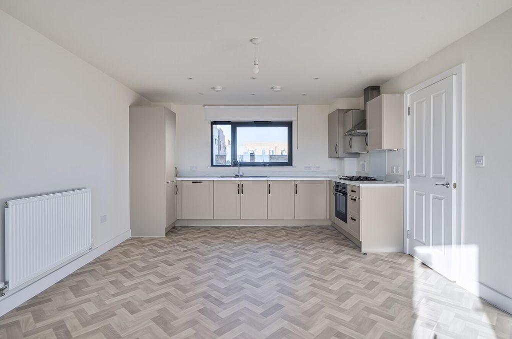 Property photo 2 of 15 1396061-15-6967887Aabb28.Jpg