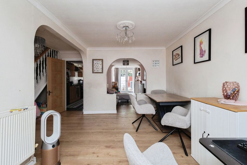 Property photo 3 of 19 Pbox-Img.Jpg