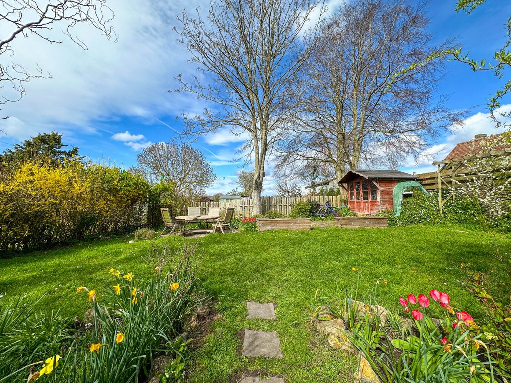 Property photo 2 of 21 4738877