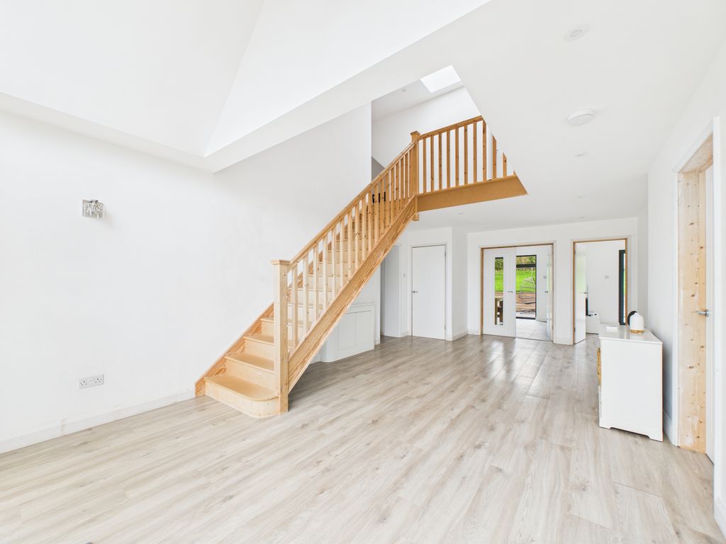 Property photo 2 of 20 Cam01984G0-Pr0530-Still012