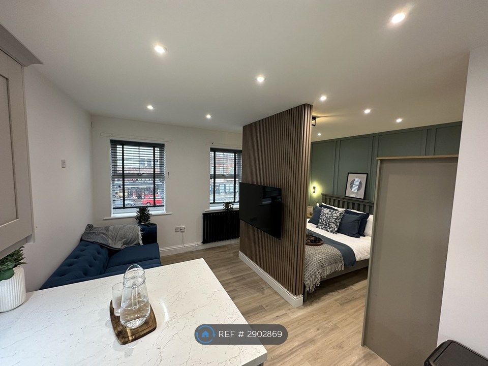 Property photo 3 of 7 Example Studio
