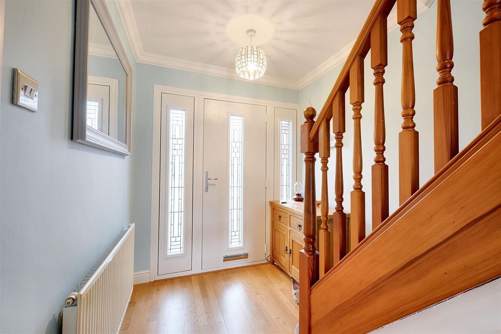 Property photo 2 of 27 Entrance Hall_2.Jpeg