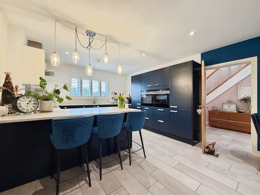 Property photo 2 of 32