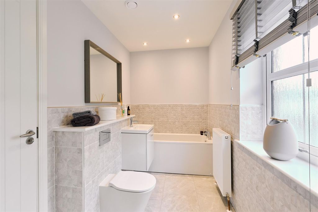 Property photo 3 of 15 Sconeshow003_Original.Jpg