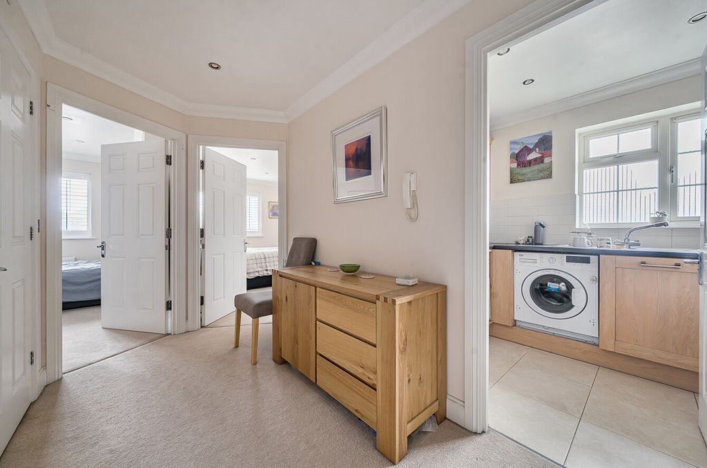 Property photo 2 of 17 1396790-10-6967Be...