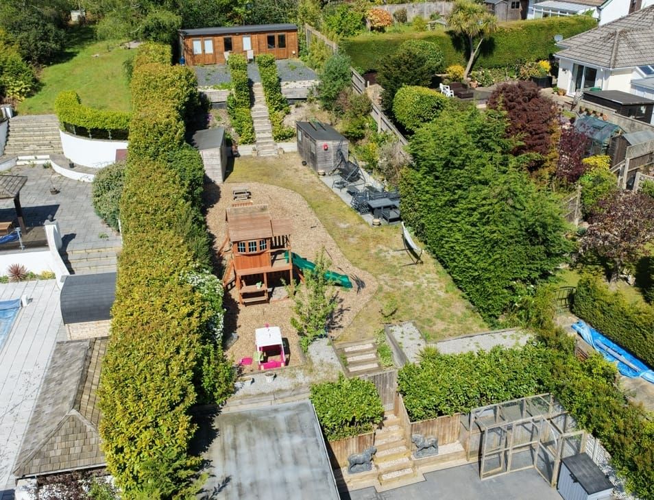 Property photo 2 of 27