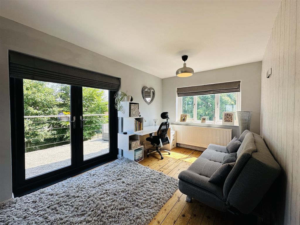 Property photo 3 of 30 Upstairs Lounge1