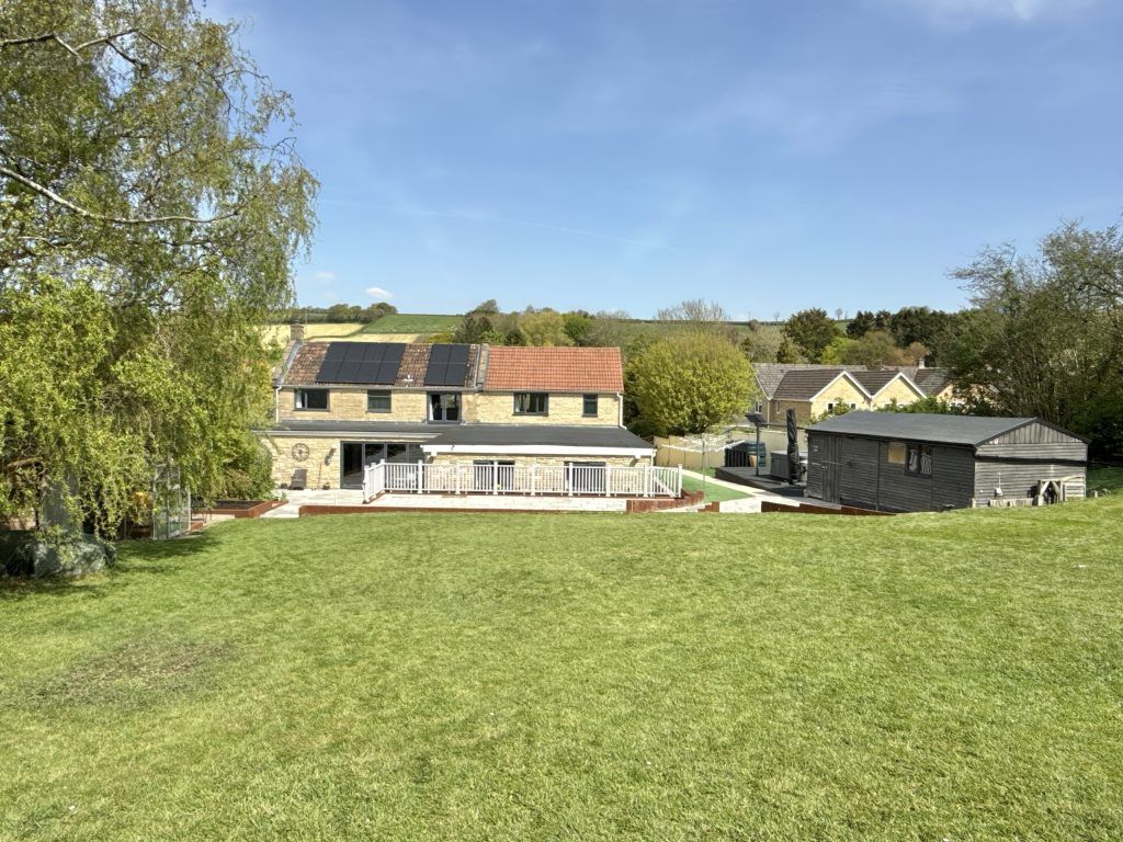 Property photo 2 of 32