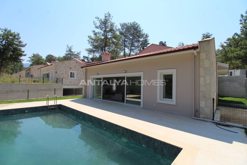 Property photo 1 of 32