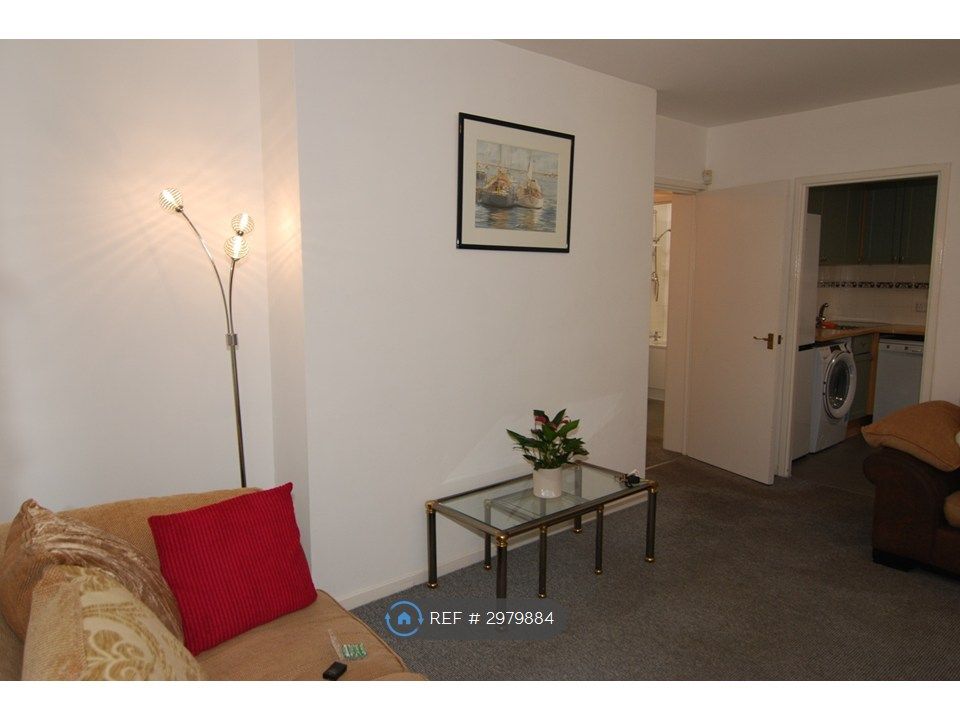Property photo 3 of 23 Lounge 3