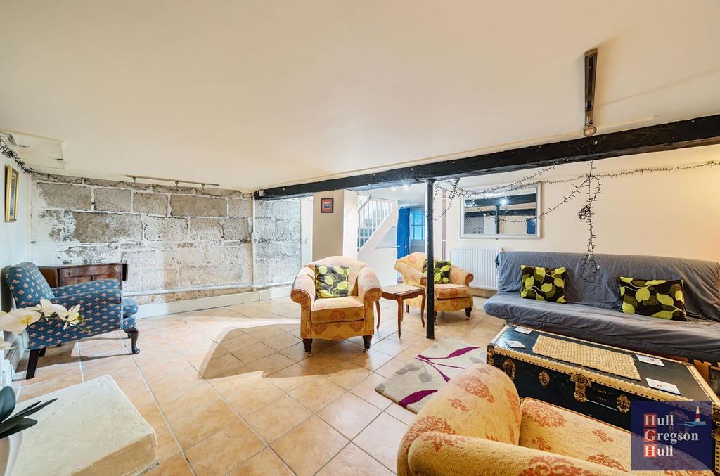 Property photo 2 of 33 440Be2c1-36B3-491A-9F07-F37A769d0220.Jpg