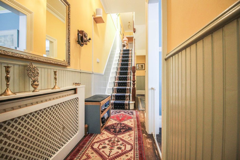 Property photo 2 of 40