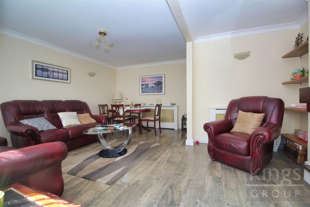 Property photo 2 of 11 Lounge / Diner