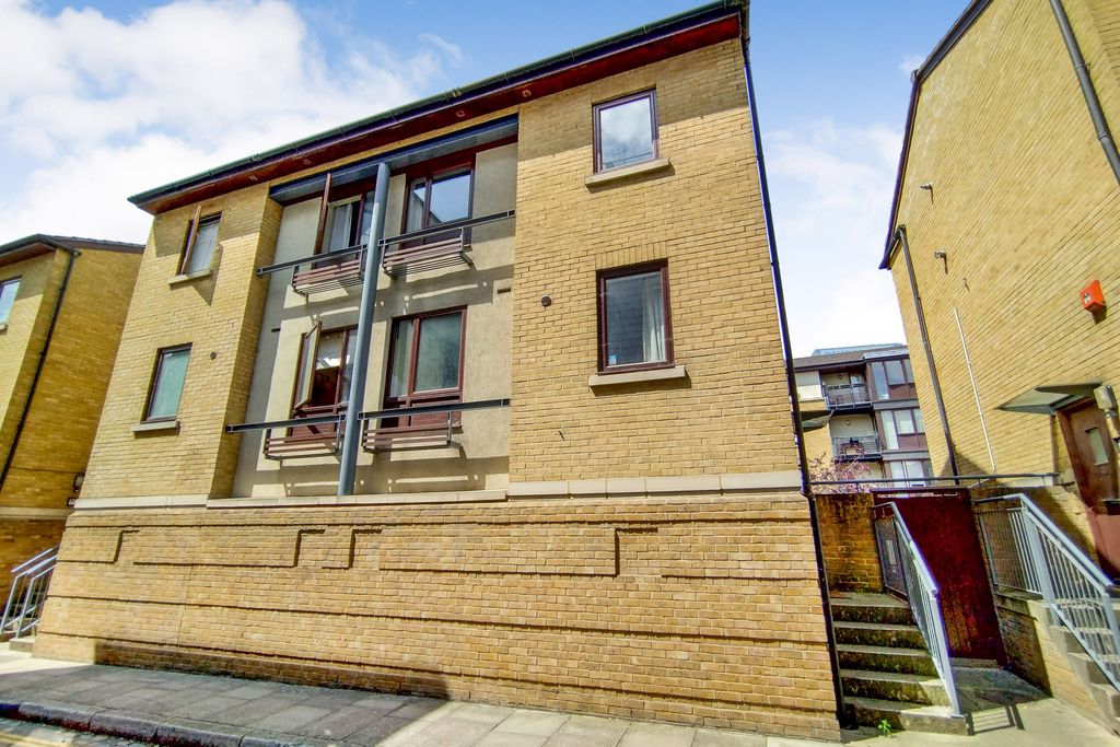 Property photo 2 of 13 31 Vantage Mews, London, E14 9Ny