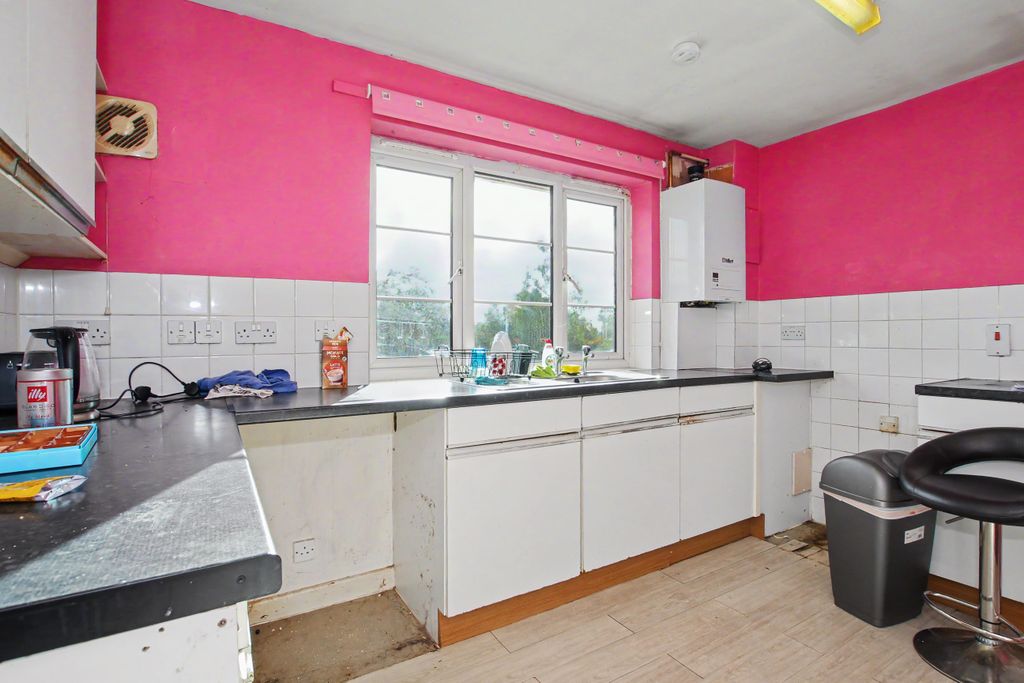 Property photo 3 of 12 17 Cromwell Close, Boreham, Chelmsford, Essex, CM3 3Ju