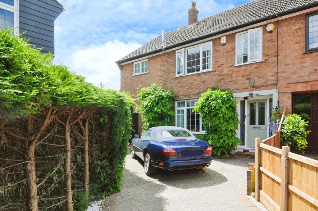 Property photo 2 of 18 External