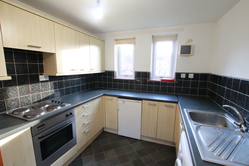 Property photo 3 of 6 Kitchen