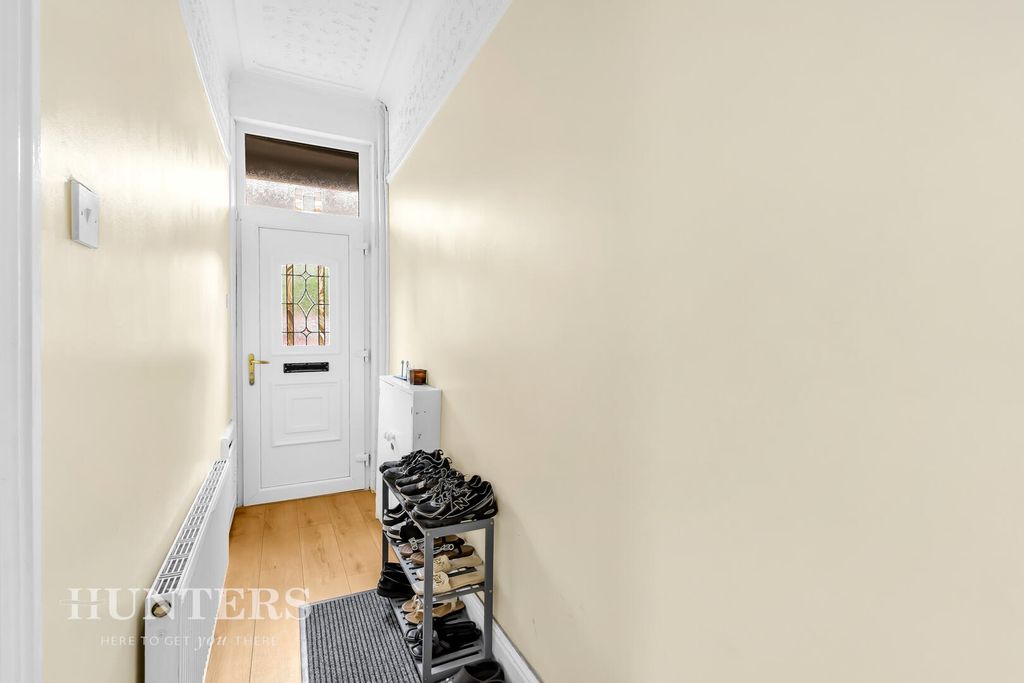 Property photo 2 of 16 Hallway