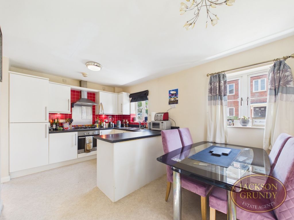 Property photo 3 of 20 Whitley Close