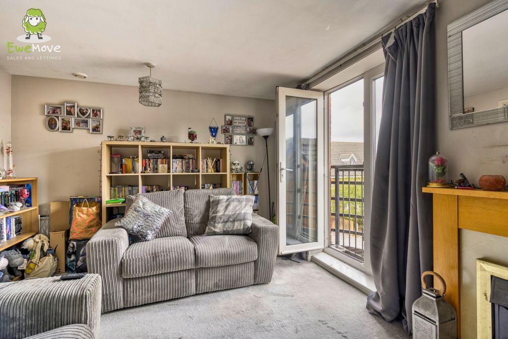 Property photo 2 of 11 8