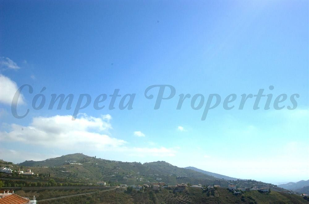Property photo 3 of 23
