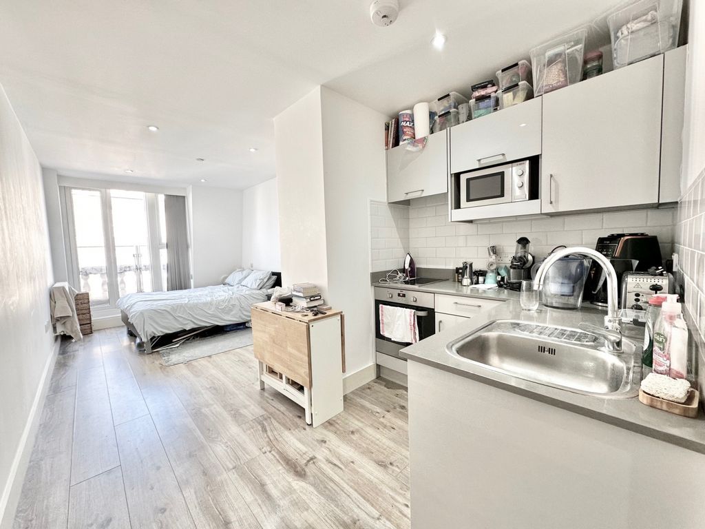 Property photo 1 of 8 Studio Flat For Rent