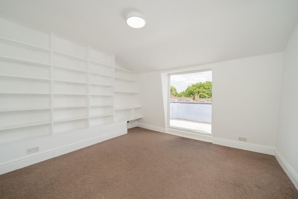 Property photo 3 of 8 5.Jpg