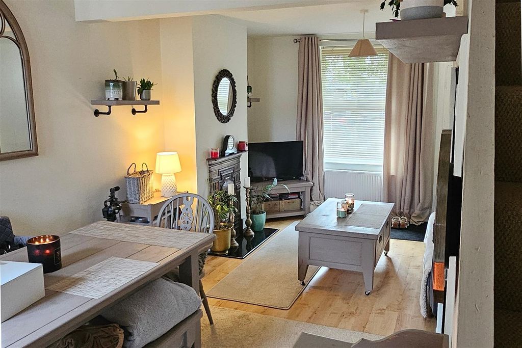 Property photo 2 of 9 Lounge