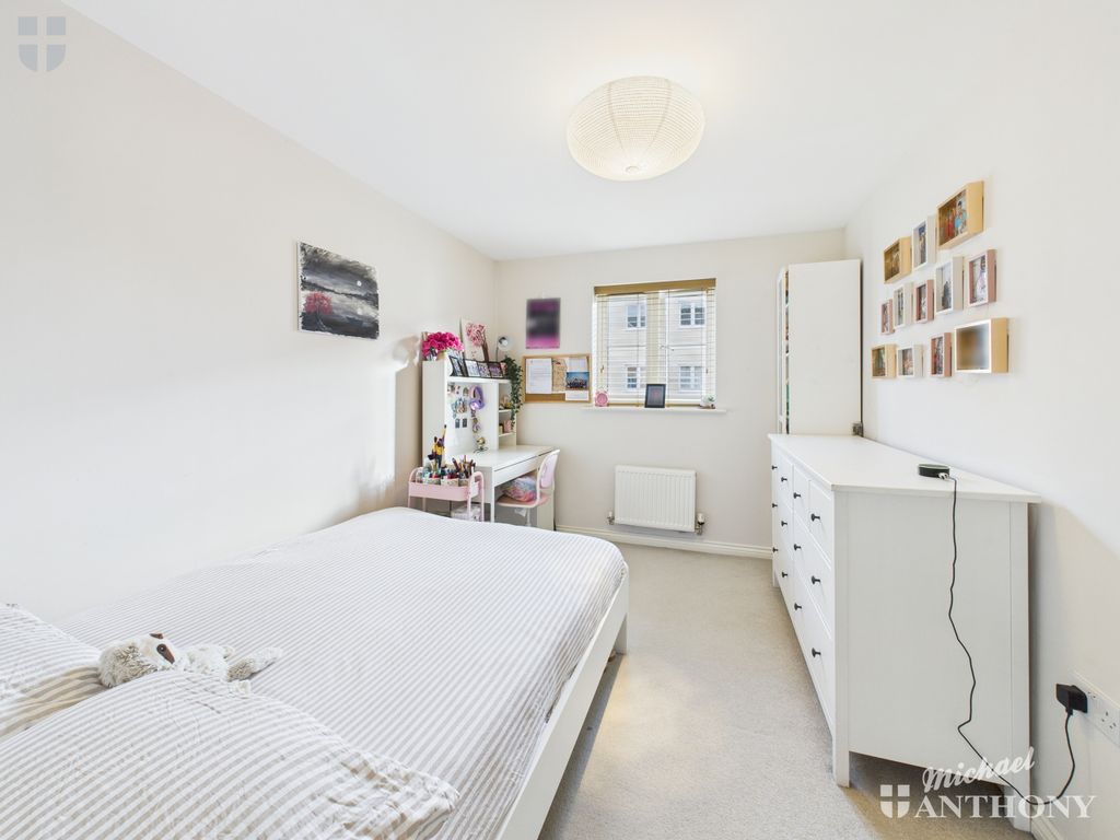 Property photo 3 of 11 Cam03852G0-Pr0488-Still001