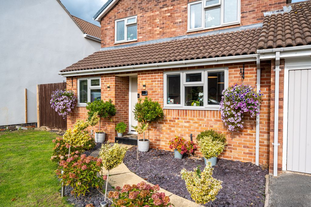 Property photo 1 of 20