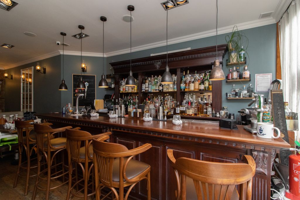 Property photo 3 of 12 Picture 3